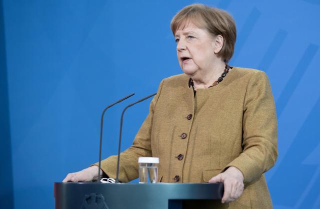 앙겔라 메르켈 독일 총리가 19일 G7 정상회의 직후 기자회견에서 발언하고 있다. 베를린=EPA 연합뉴스