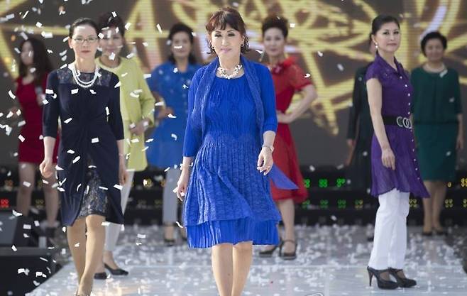 A senior fashion show is held at the Seoul Arts Center in Seocho-dong, Seoul, where 50 percent of the contestants were aged 65 or over. (Yonhap)