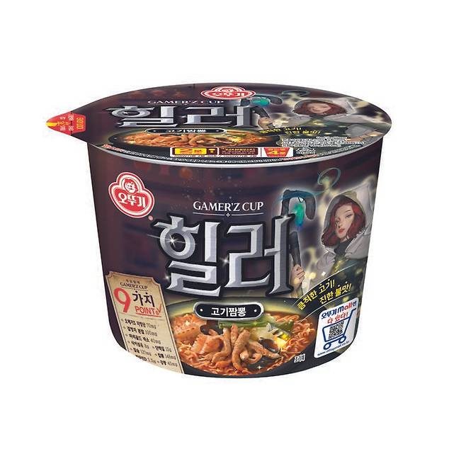 오뚜기가 큼직한 고기와 진한 불맛에 영양까지 더해 게임할 때 추천하는 ‘게이머즈컵힐러 고기짬뽕’ 용기면을 출시했다. (오뚜기 제공)