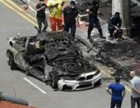 폭발과 화재로 부서진 차량 /연합뉴스