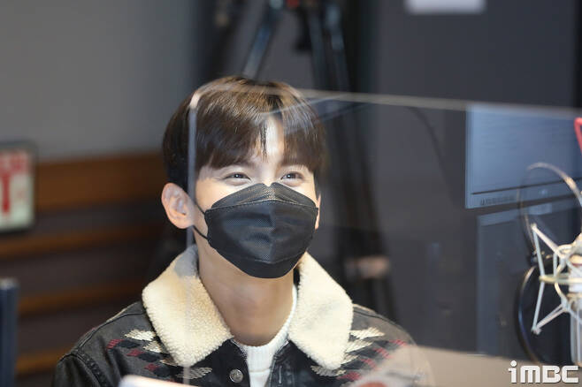 TVXQ Changmin appeared on MBC FM4U Noon Hope song Kim Shin-Young on the 22nd as Special MC.Debut I have seen Changmin as a special DJ in 18 years.Todays Special DJ Changmin Relaxing His Eyes ClosedIs he shaking?The start of the show is approachingI left a selfie at the request of Jung HeeIm thirsty for tension.I relax with a unique smile.a serious look at the scriptThe nervous figure a little while ago disappeared and Changmin with a calm expressionNow the real show is on!() keep on the side...The Noon Hope Song Kim Shin-Young is broadcast every day from 12:00 p.m. to 2:00 p.m. on MBC FM4U (91.9 MHz in the metropolitan area), and can be heard through PC and smartphone applications mini.iMBC Photo