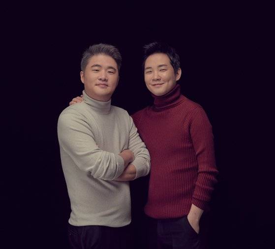 30여년 전 피아노를 함께 시작했고 올해 처음으로 같은 음악을 연주하는 임동민(왼쪽), 동혁 형제. [사진 크레디아]