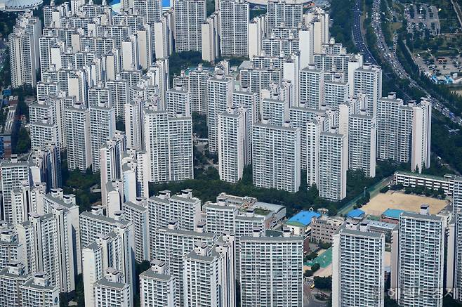 국토교통부가 이르면 내달 임대차 시장 관리를 담당하거나 시장 불법행위를 감시하는 정규 조직을 신설한다. 사진은 서울 시내 아파트 단지 전경. [헤럴드경제DB]