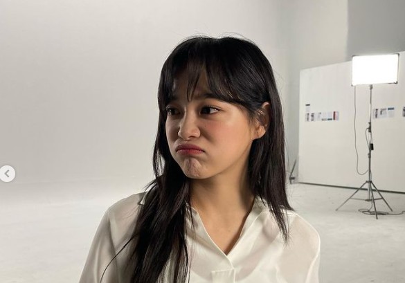 Actor and Singer Kim Se-jeong has revealed a refreshing current situation.Kim Se-jeong posted several photos on his Instagram on the 22nd, along with an article entitled What are you all looking for? Whats going on?The photo shows Kim Se-jeong posing.From the appearance of building a squeaky Smile wearing a white blouse to the appearance of a full-fledged expression, Kim Se-jeong, who shows off his various charms by emitting Vitamin energy that reveals the filming scene, catches the eye.Meanwhile, Kim Se-jeong met with fans in the OCN drama Wonderful Rumors as Dohana.