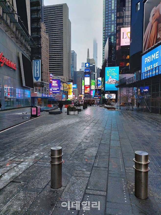 세계 경제금융 중심지인 미국 뉴욕 맨해튼의 타임스퀘어 인근이 썰렁한 모습을 보이고 있다. (사진=김정남 특파원)