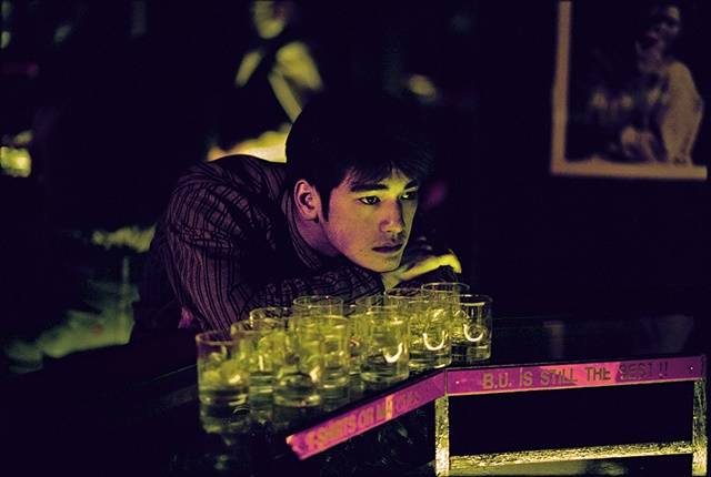 영화 '중경삼림'은 사랑과 이별에 대해 공감을 불러일으키는 수많은 명대사를 남겼다. "내 사랑의 유통기한은 만 년으로 하고 싶다." /영화 스틸컷