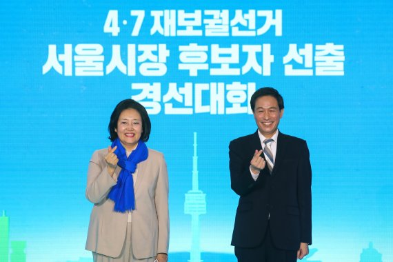 더불어민주당 서울시장 예비후보 박영선 전 중기부 장관과 우상호 의원(오른쪽). 사진=뉴시스
