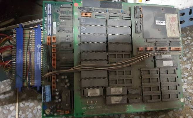 (수많은 승부와 역사를 만들어냈을 기판... 이 기판을 바라보는데 속이 쓰렸다)