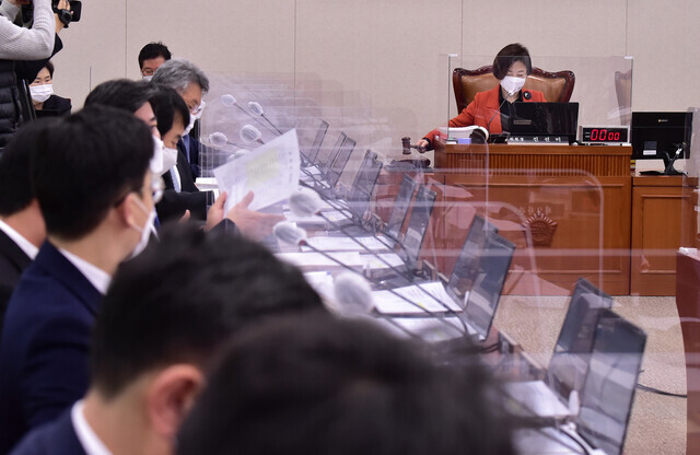 진선민 국회 국토교통위원장이 지난 22일 국토위 전체회의를 주재하고 있다. 연합뉴스