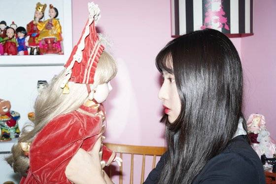 작은 장난감 박물관 토이필갤러리 대표 이스안 작가.