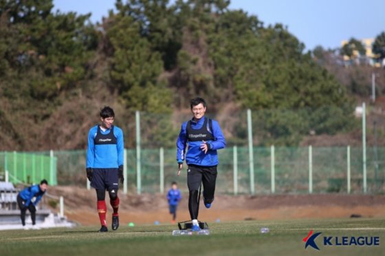 양동현은 지난 시즌 부진했다. 명예 회복을 위해 전지훈련 기간 땀방울을 흘렸다. [사진 프로축구연맹]