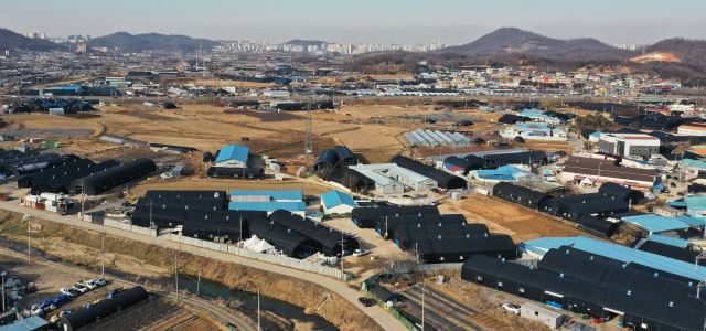 정부가 24일 신규 공공택지를 발표했다. 사진은 이날 오후 경기도 시흥 과림동 일대 모습. 연합뉴스