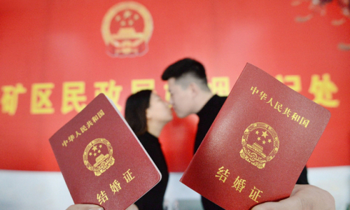 중국에서는 정부에 신고 후 ‘결혼증’을 받아야 결혼이 공식 성립된다. /글로벌타임스