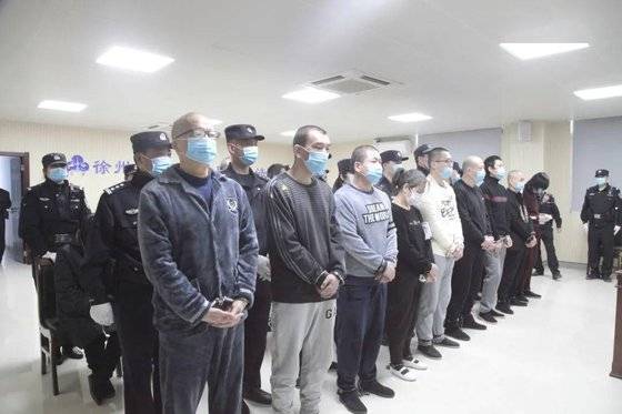 대출사기 등으로 8년간 1700억원을 가로챈 일당이 죗값을 치르게 됐다. 저우의 일당들.[소후닷컴]