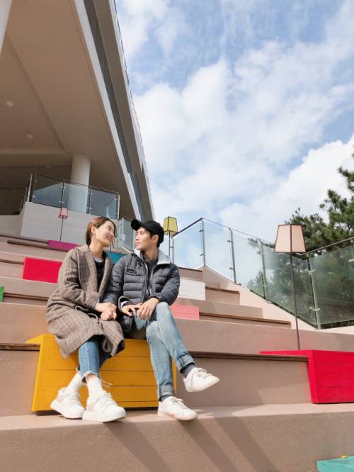 <인생의 동반자이자 친구인 남편과 함께>