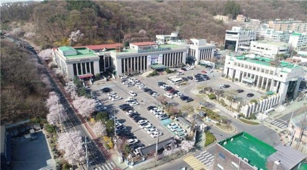 김포시(시장 정하영)가 퇴직전문인력 일자리 발굴을 위한 고용노동부 공모에서 2개 사업이 추가 선정돼 국비 약 3억1600만원을 확보했다고 26일 밝혔다. / 사진제공=김포시