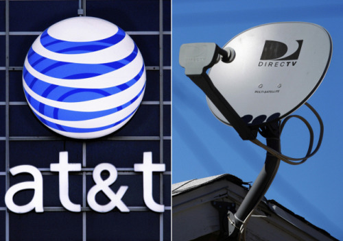 미국 이동통신사 AT&T 로고와 디렉TV 로고./AP연합뉴스