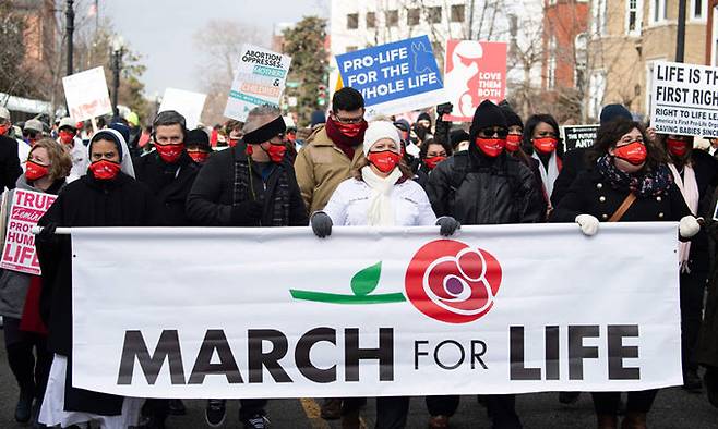 미국의 낙태 반대 활동가들이 지난 1월29일 워싱턴 연방대법원 밖에서 연례 낙태 반대 집회인 ‘생명을 위한 행진’(March for Life)을 벌이고 있다. 세계일보 자료사진
