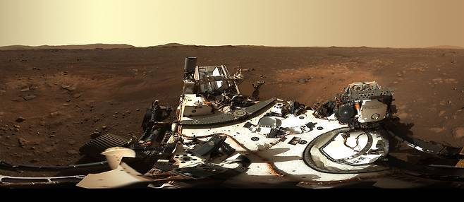 미국항공우주국(NASA) 화성 탐사로버 퍼시비어런스가 보낸 화성 파노라마 고해상도 이미지