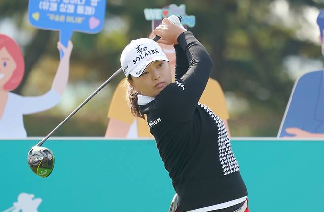 고진영이 게인브릿지 LPGA 3라운드에서 공동 3위를 기록했다. 사진은 지난해 열린 2020 한국여자프로골프협회(KLPGA) 하나금융 챔피언십 1라운드에서 고진영이 1번홀에서 티샷을 하는 모습. /사진=하나금융그룹 챔피언십 대회본부