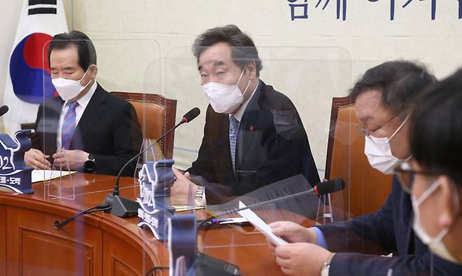 이낙연 더불어민주당 대표가 28일 서울 여의도 국회에서 열린 제2차고위당정협의회에서 발언하고 있다. 뉴시스