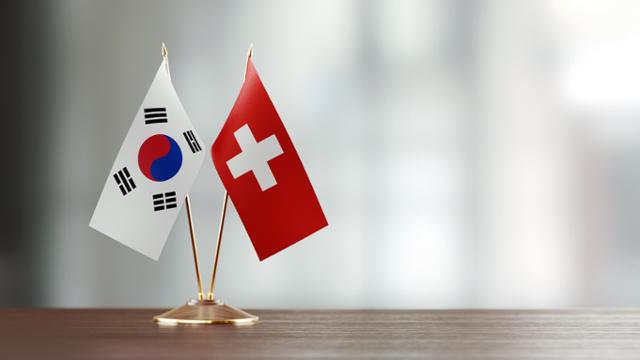 한국과 스위스 국기. 게티이미지뱅크
