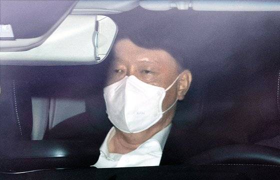 윤석열 검찰총장이 2월 25일 오전 서울 서초구 대검찰청으로 출근하고 있다. [연합뉴스]