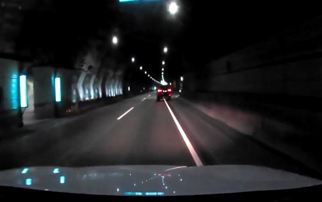 부산외곽순환고속도로 터널 차선 넘나드는 음주차량 당시 블랙박스 영상 캡처. 부산경찰청 제공