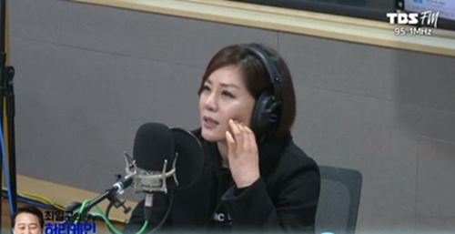 가수 한혜진이 ‘트롯 디바’의 면모를 뽐냈다. 사진=tbs FM ‘최일구의 허리케인 라디오’ 캡처