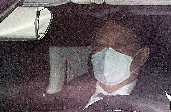 Chief prosecutor Yoon Seok-youl heads to his office in Seocho-dong, southern Seoul, by his car on Tuesday morning. (Yonhap)