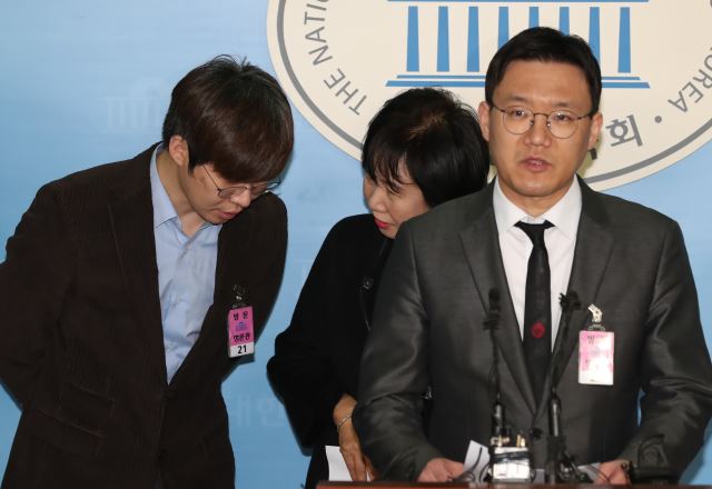 박지훈 변호사(오른쪽)의 모습. 뉴시스