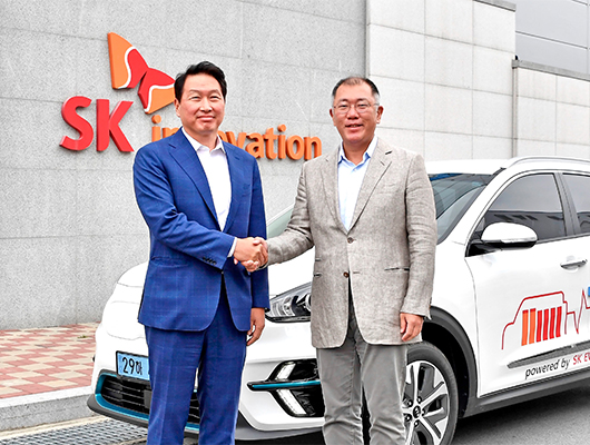SK chief Chey Tae-won and Hyundai Motor Group chairman Chung Euisun