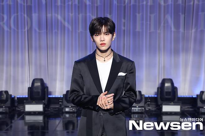 Verivery A media showcase commemorating the release of the new single SERIES O [ROUND 1: HALL] was held online in the aftermath of COVID-19 on the afternoon of March 2.Verivery (Dongheon, Hotel pool, labhadra, Yeonho, Yongseung, Kangmin) poses during photo time.Photos: Jellyfish Entertainment