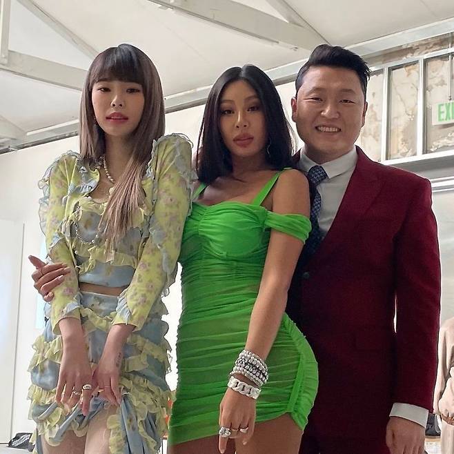 A photo of Singer PSY with the same agency family, Heize and Jessie, was released.On March 3, PSY posted a picture on Instagram with Artist Artist Manager Sis Sis Bro.In the open photo, PSY is staring at the camera with Jessie - Heize. PSY claims to be a manager who takes care of his artists Jessie and Heize.Especially Jessie and Heize attracted attention with their watery beauty.Meanwhile, PSYs agency, Pin Nation, belongs to Jessie, Hyun-ah, Dunn, Crush and Heize.