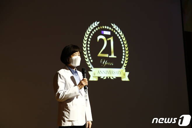 개원 21주년을 맞은 국민건강보험 일산병원이 지난 3일 온라인 기념행사를 개최한 가운데 김성우 병원장이 기념사를 하고 있다. (건보 일산병원 제공)© 뉴스1