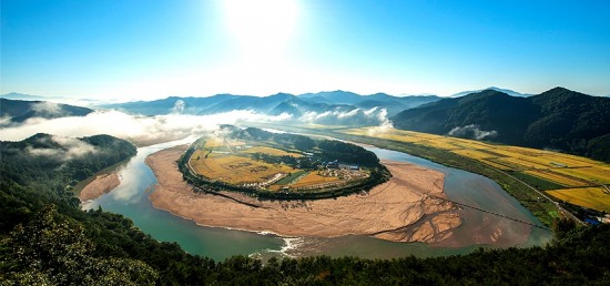 국가명승(16호)으로 지정된 육지속의 섬 회룡포 모습(예천군 제공)