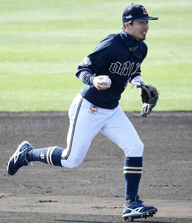 오릭스 내야수 아다치가 코로나 양성 반응을 보여 격리 조치됐다.   사진=오릭스 SNS