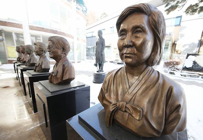 경기도 광주시 나눔의 집에 세워진 위안부 피해자 할머니들의 흉상 [연합]