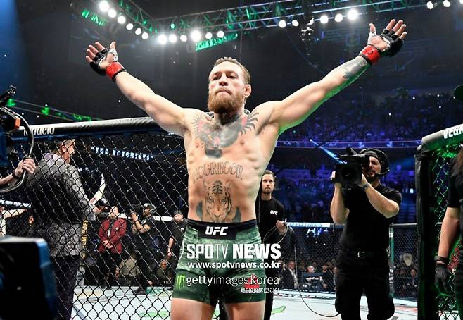 ▲ 코너 맥그리거는 두 체급 동시 챔피언이 되고 슈퍼스타로서 입지를 굳혔다.