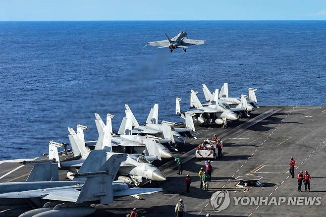 미국 해군 항모 USS 로널드 레이건호의 함재기 운용 [미 해군·EPA=연합뉴스 자료사진. 재판매 금지]