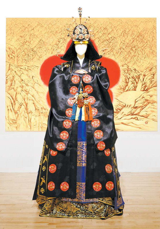 Traditional Korean garments for a queen from Joseon Dynasty (1392-1910) featured in front of artwork by Kim Byung-jong at Kim Byung Jong Art Museum. [JANG JUNG-PIL]