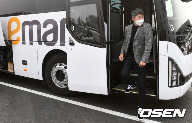 [OSEN=김포공항, 최규한 기자]SSG 김원형 감독이 출발을 준비하고 있다. / dreamer@osen.co.kr