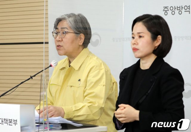 정은경 질병관리청장이 8일 충북 청주시 오송읍 질병관리청 브리핑실에서 코로나19 중앙방역대책본부 브리핑을 하고 있다. 2021.3.8/뉴스1 © News1