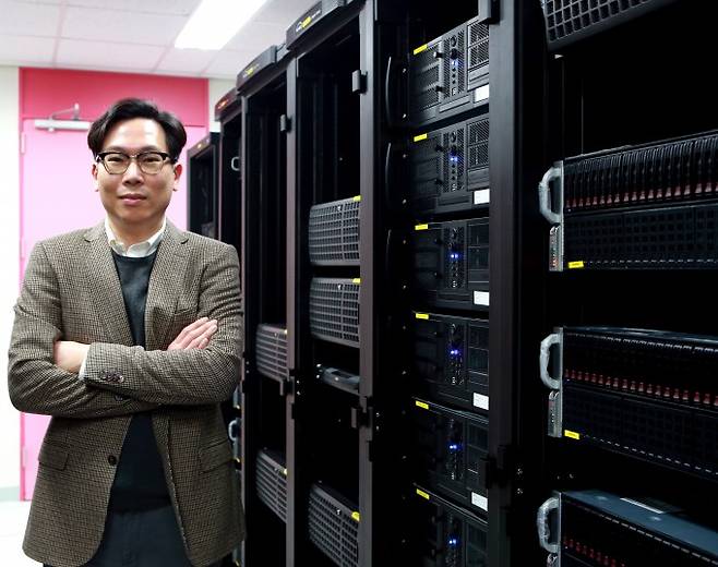 박경준 대구경북과학기술원(DGIST) AI협업센터장(정보통신융합전공 교수)은 “AI 연구의 핵심은 결국 인력”이라고 말했다. DGIST는 지난해 대비 AI 전문가를 2배 가까이 늘렸다. DGIST 제공&nbsp;