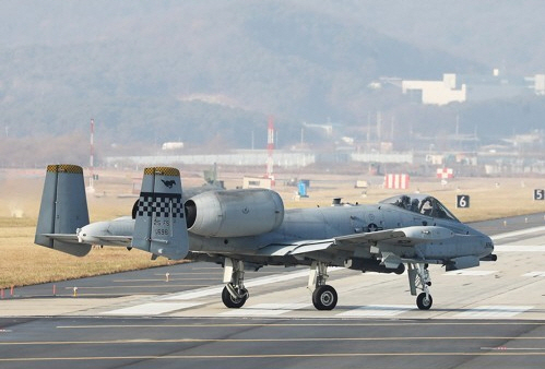 주한미군의 A-10 공격기가 이륙을 준비하고 있다. /연합뉴스