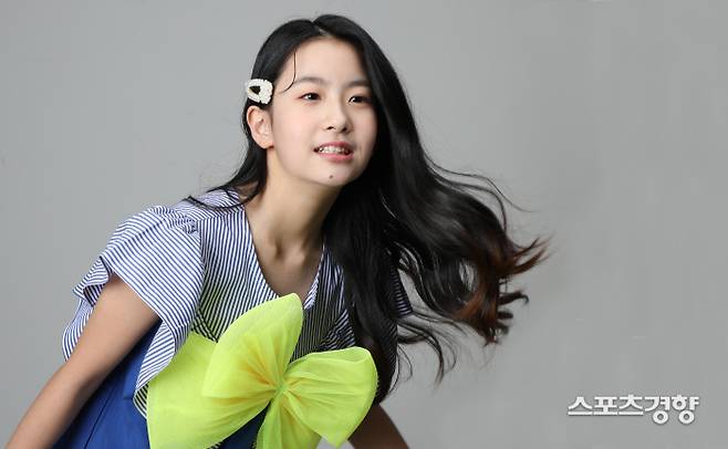 ‘트롯전국체전’ 오유진이 5일 오후 스포츠경향과의 인터뷰에 앞서 다양한 포즈를 선보이고 있다. ‘프린세스’ 오유진은 남다른 끼와 실력으로 많은 사랑을 받으며 기대를 모으고 있다./박민규 선임기자