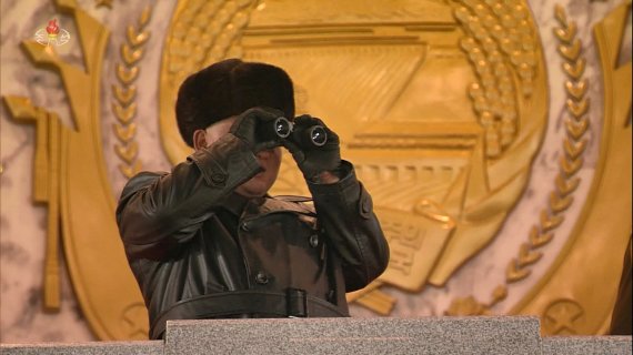 북한 조선중앙TV가 김정은 국무위원장이 지난 1월 14일 평양 김일성광장에서 열린 조선노동당 제8차 대회 기념 열병식에 참석했다고 보도했다. 사진=뉴시스