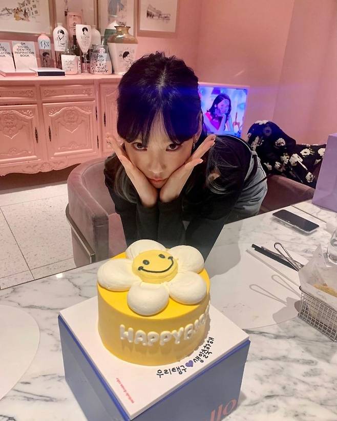 Group Girls Generation Taeyeon certified the Cake that was presented for her birthday.On March 9, Taeyeon posted several photos on the Instagram with the phrase March 9.In the open photo, Taeyeon is staring at a Cake with a calyx and saying, Happy birthday to our Tanggu.In addition, Taeyeon boasted a lovely beauty wearing HAPPY BIRTHDAY headband.On the other hand, Taeyeon is appearing on TVN Amazing Saturday - Doremi Market.