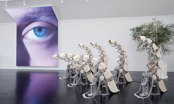 4층 화장품 매장의 ‘갈대’ 로봇. / 젠틀몬스터