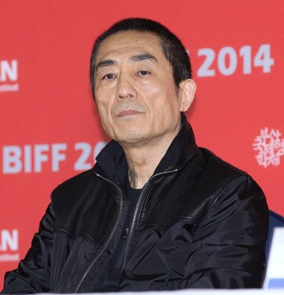 2014년 제19회 부산국제영화제 갈라 프레젠테이션에 초청된 영화 ‘5월의 마중' 기자회견에 참석한 장이머우 감독의 모습. '5월의 마중'은 장 감독과 배우 궁리가 오랜만에 다시 콤비를 이룬 영화였다. [중앙포토]